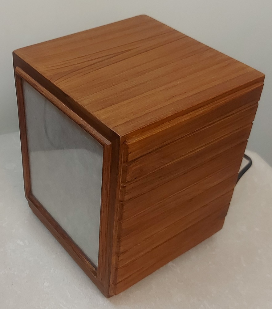 Sanjhi Art Table Lamp - Image 3